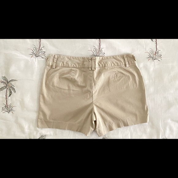 a.n.a. Khaki Shorts Size 12 - Picture 2 of 7